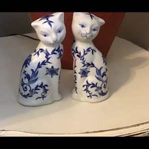 BLUE & WHITE CATS